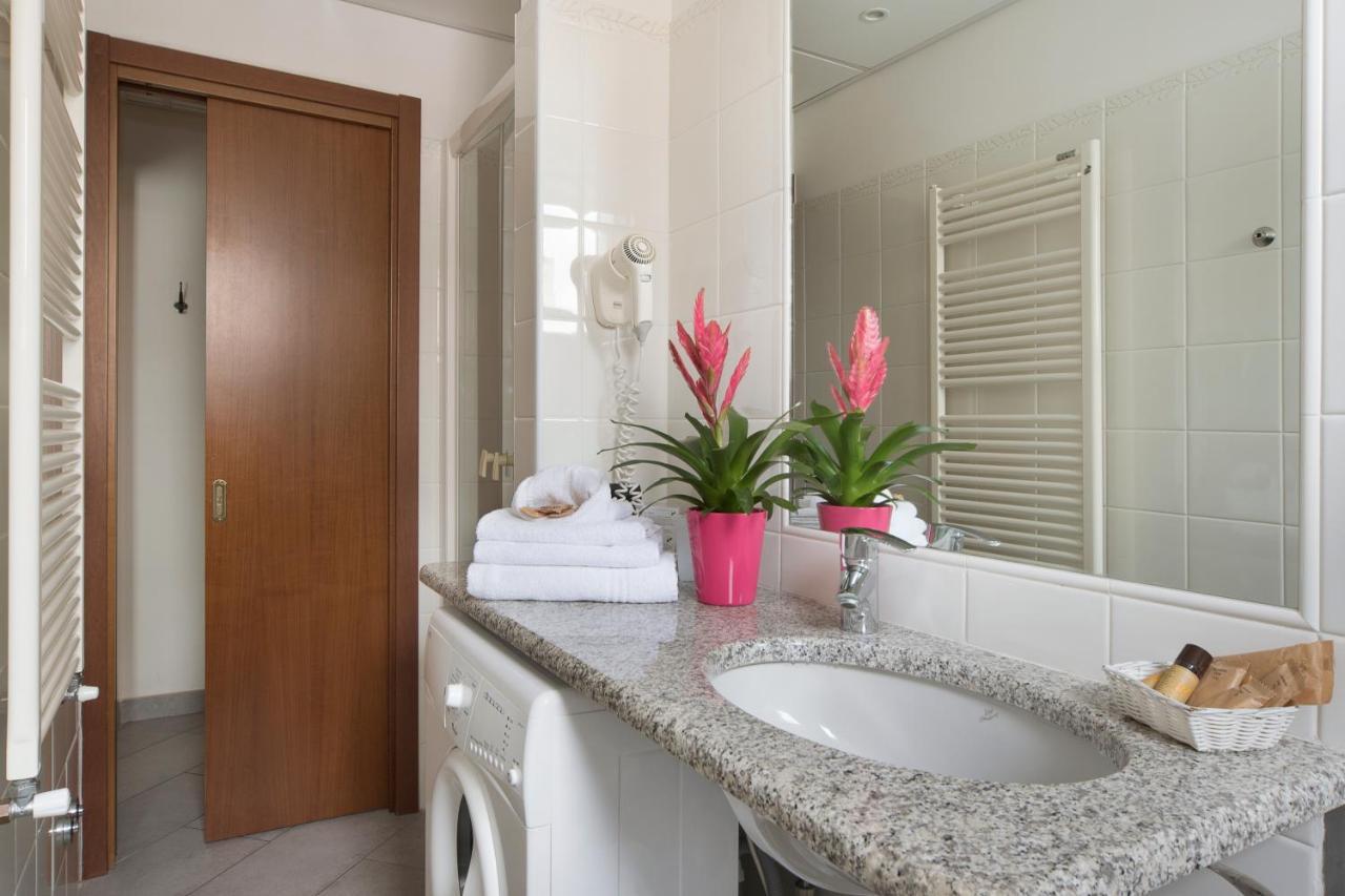 Hotel Residence Laigueglia Free Parking Екстер'єр фото