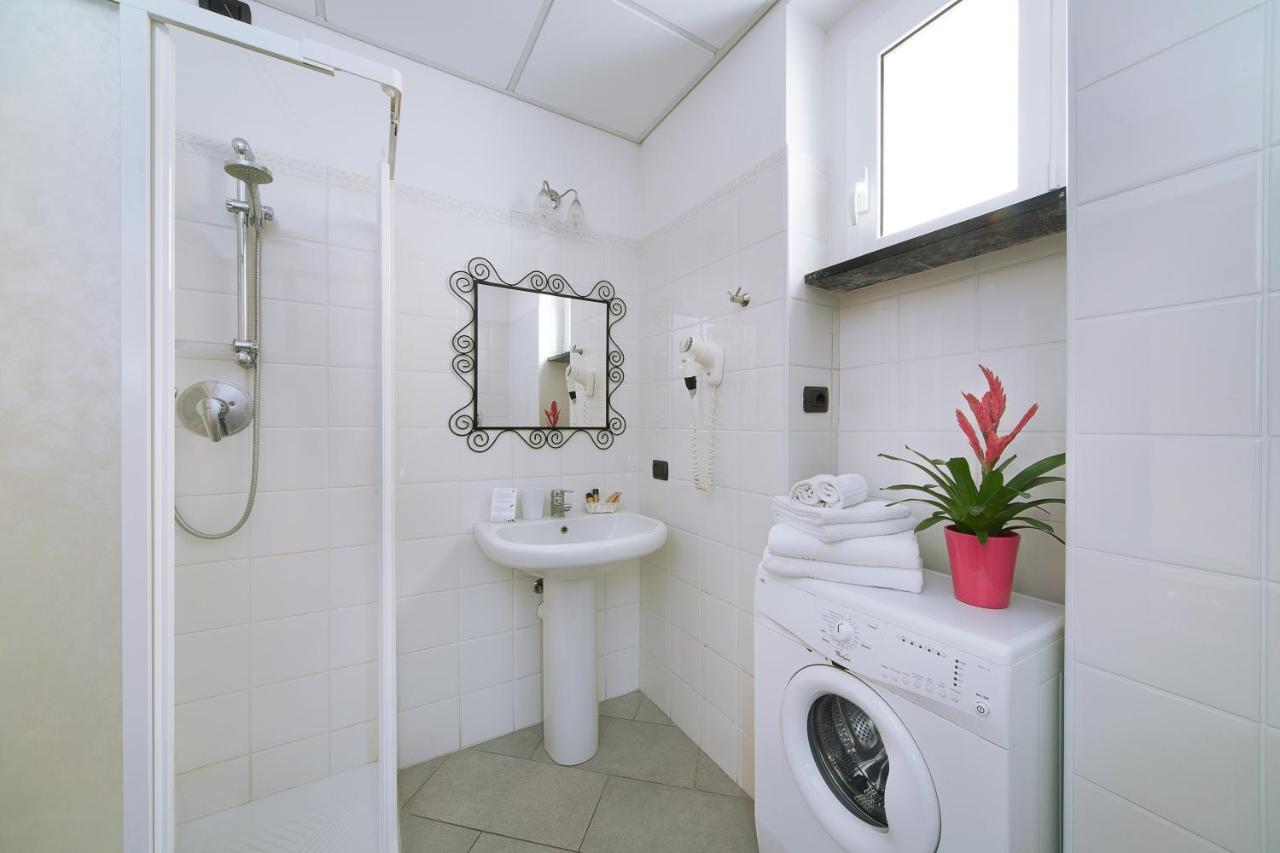 Hotel Residence Laigueglia Free Parking Екстер'єр фото