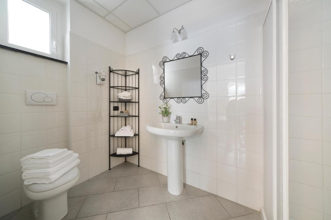 Hotel Residence Laigueglia Free Parking Екстер'єр фото